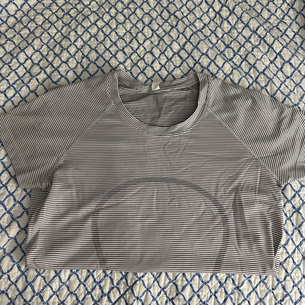 Lulu swiftly shirt size 8. No flaws just doesn’t fit me!